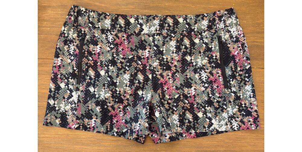 Reel Legends Performance Shorts Women’s Large Pixel Camo Zip Pocket Athletic